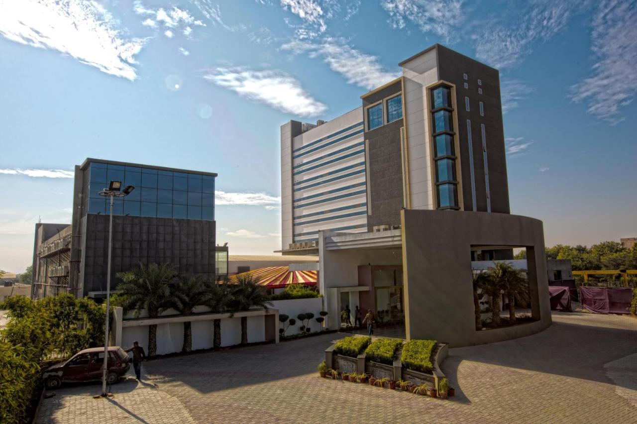 Hotel Kasturi Orchid Pāl Buitenkant foto