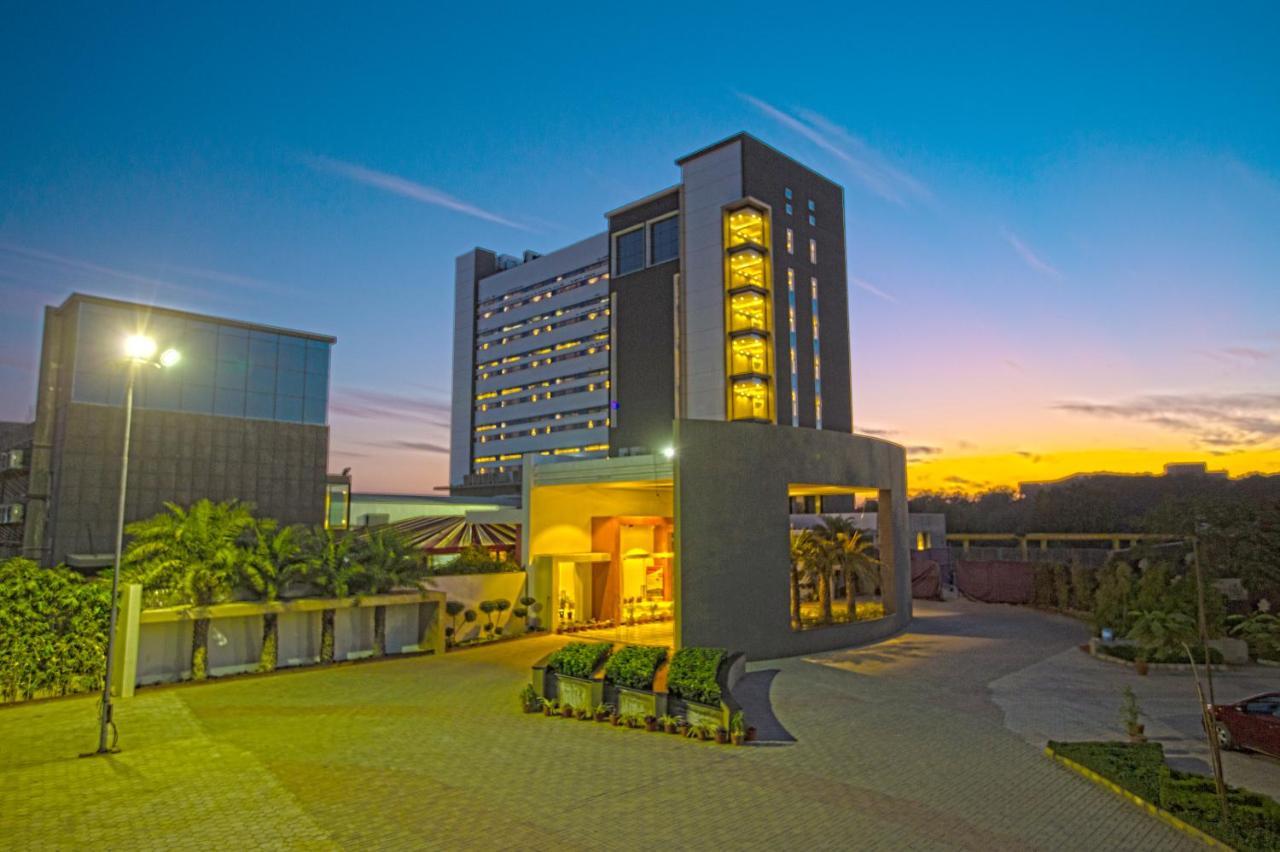 Hotel Kasturi Orchid Pāl Buitenkant foto