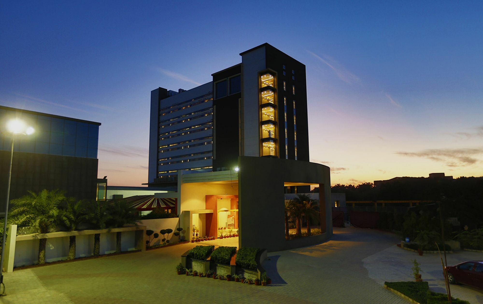 Hotel Kasturi Orchid Pāl Buitenkant foto