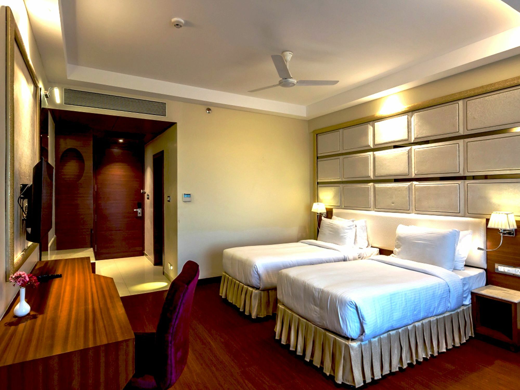 Hotel Kasturi Orchid Pāl Buitenkant foto