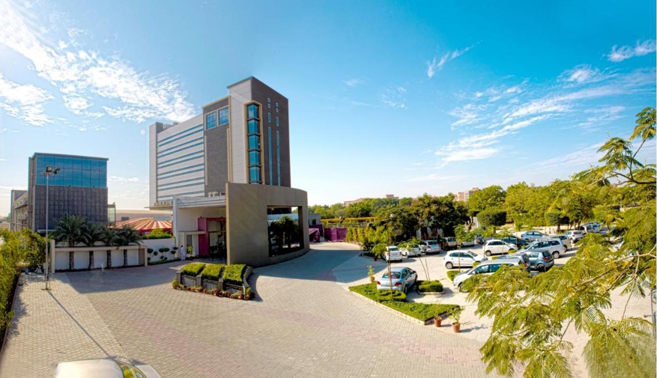 Hotel Kasturi Orchid Pāl Buitenkant foto